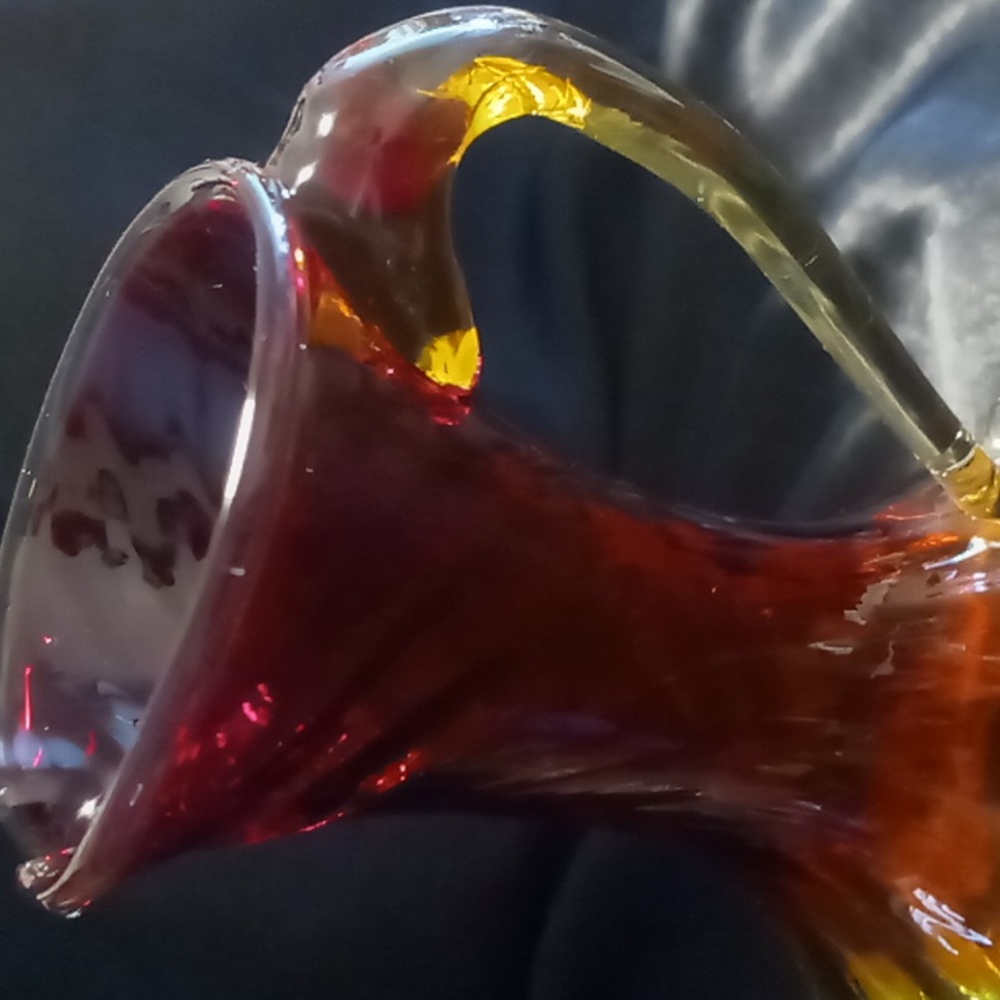 Vintage red vase amberinia glass red carnival glass vase . - Picture 6 of 9